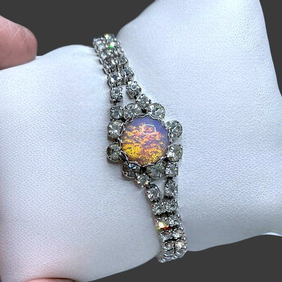 🌺Vintage Rhinestone & Opal Glass Bracelet - Picture 9 of 11